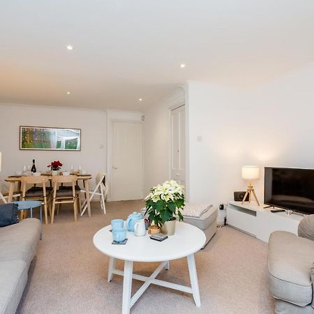 Modern Mews House With Free Parking Space, And Patio By Huluki Sussex Stays Брайтонн Экстерьер фото