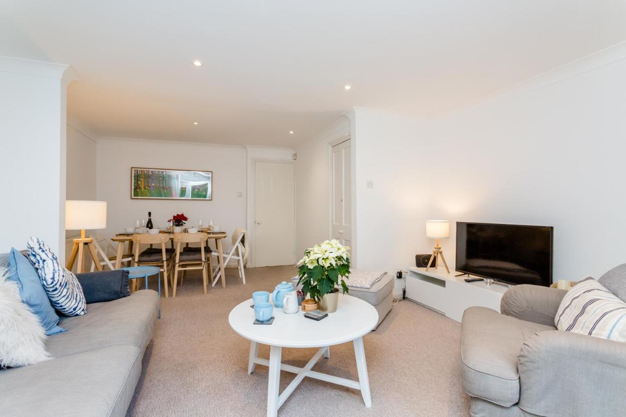 Modern Mews House With Free Parking Space, And Patio By Huluki Sussex Stays Брайтонн Экстерьер фото
